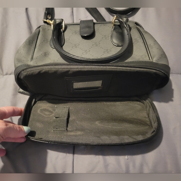 Grey and Black crossbody bag - Picture 4 of 5